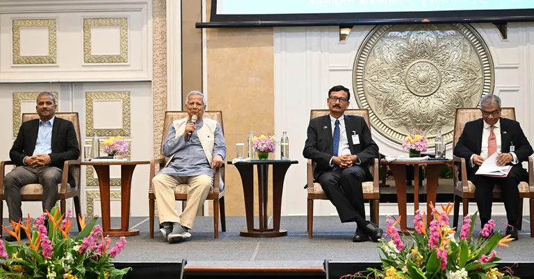 প্রবাসী বাংলাদেশি কমিউনিটির সঙ্গে মতবিনিময় সভায় প্রধান উপদেষ্টা